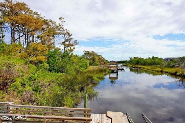 125 NE 15th Street, Oak Island, NC 28465