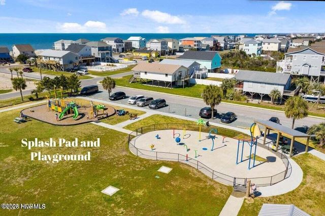 125 NE 15th Street, Oak Island, NC 28465
