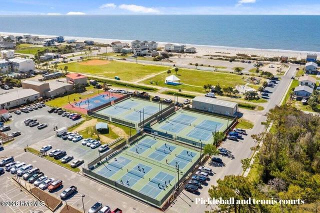 125 NE 15th Street, Oak Island, NC 28465