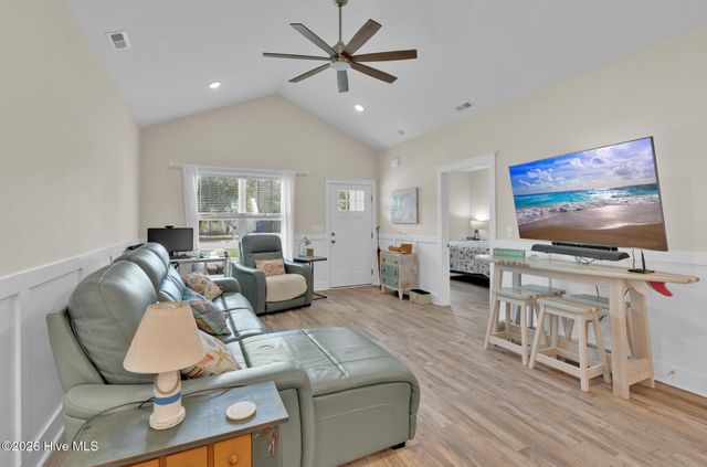 125 NE 15th Street, Oak Island, NC 28465