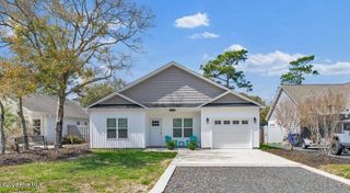 125 NE 15th Street, Oak Island, NC 28465