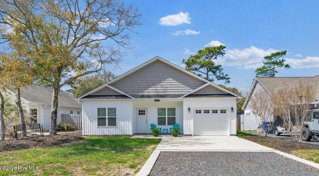 125 NE 15th Street, Oak Island, NC 28465