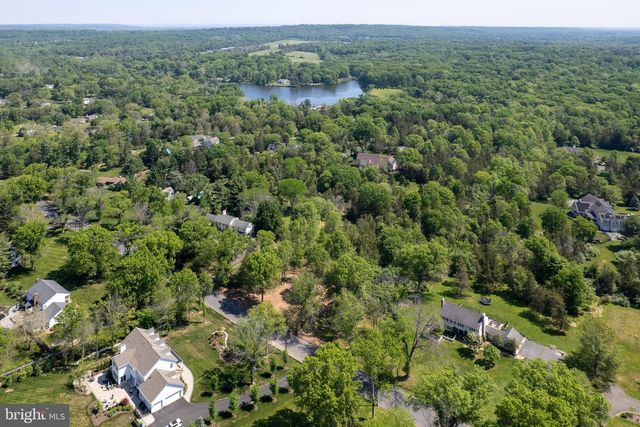 7 BLUE SPRUCE DR, Pennington, NJ 08534