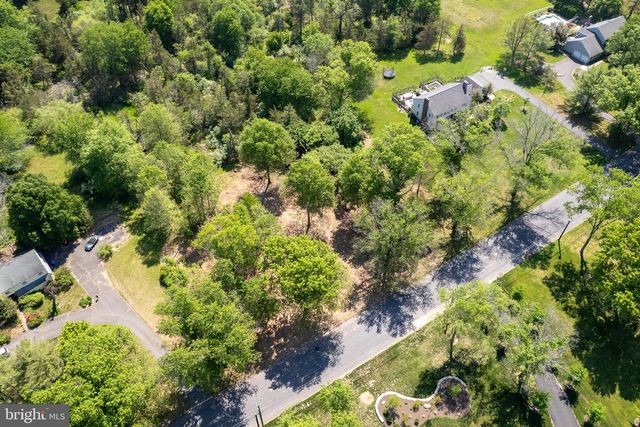7 BLUE SPRUCE DR, Pennington, NJ 08534