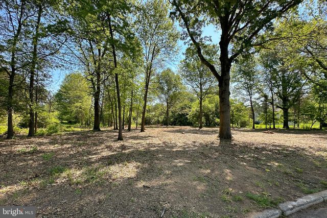 7 BLUE SPRUCE DR, Pennington, NJ 08534