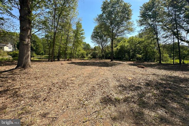 7 BLUE SPRUCE DR, Pennington, NJ 08534