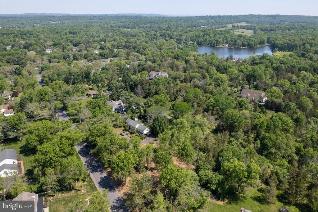 7 BLUE SPRUCE DR, Pennington, NJ 08534