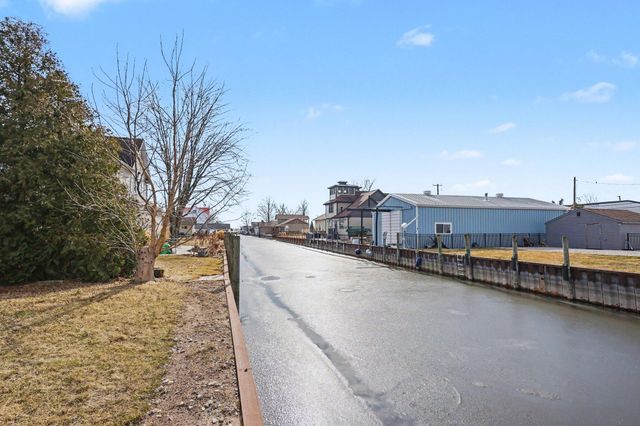 7128 Lazy Lane, Harsens Island, MI 48028