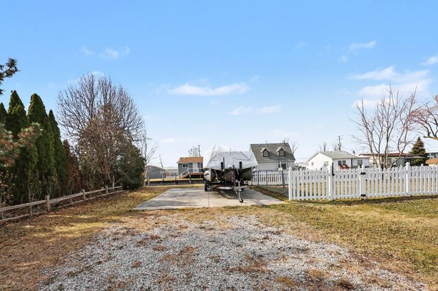 7128 Lazy Lane, Harsens Island, MI 48028
