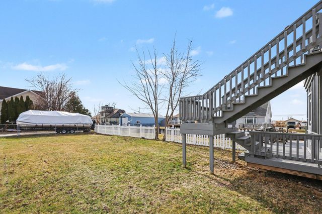 7128 Lazy Lane, Harsens Island, MI 48028