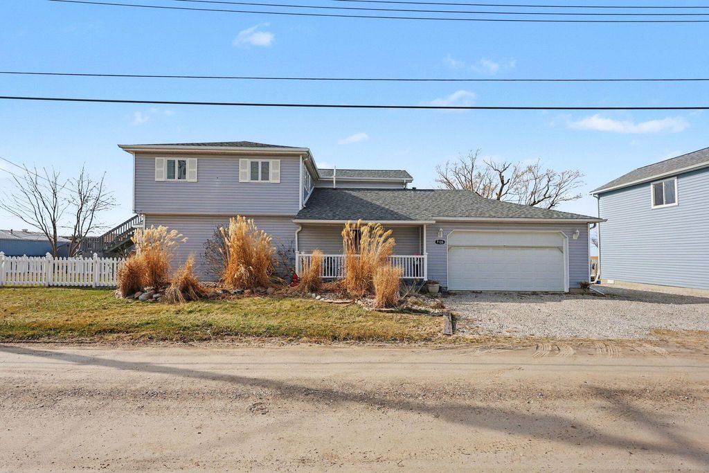 7128 Lazy Lane, Harsens Island, MI 48028