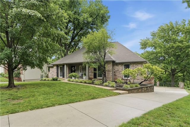 1704 NW Weatherstone Drive, Blue Springs, MO 64015