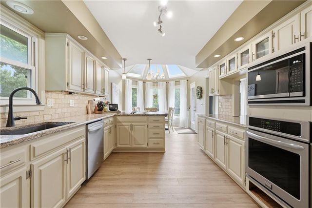 1704 NW Weatherstone Drive, Blue Springs, MO 64015