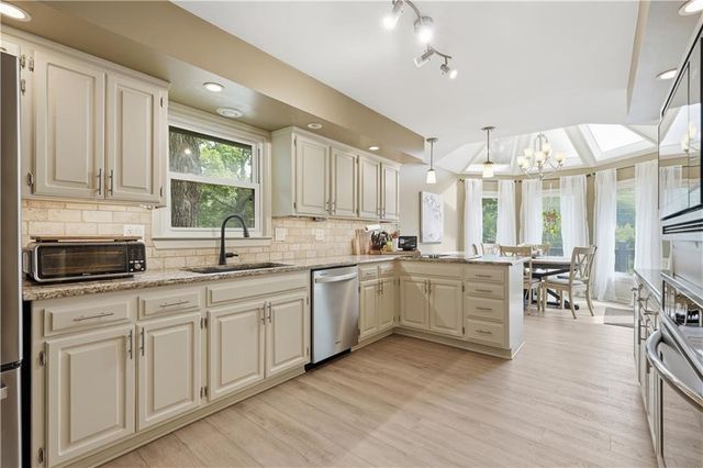 1704 NW Weatherstone Drive, Blue Springs, MO 64015