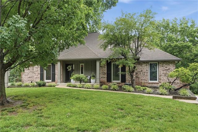 1704 NW Weatherstone Drive, Blue Springs, MO 64015