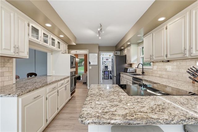 1704 NW Weatherstone Drive, Blue Springs, MO 64015