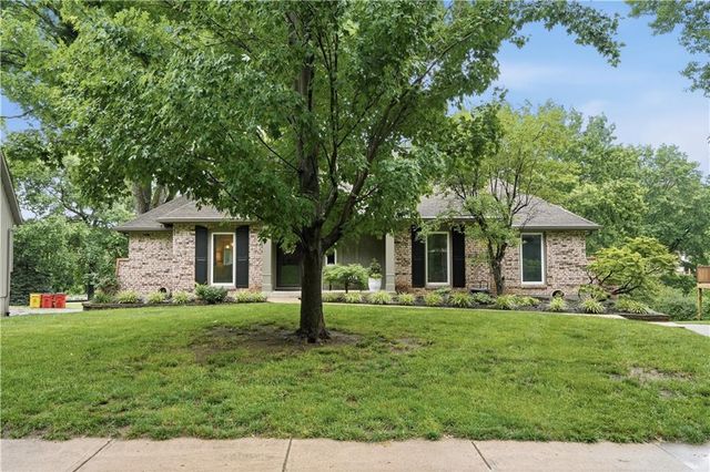 1704 NW Weatherstone Drive, Blue Springs, MO 64015