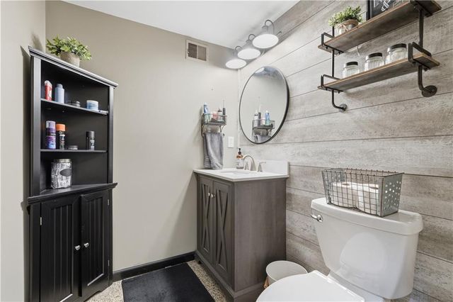 1704 NW Weatherstone Drive, Blue Springs, MO 64015