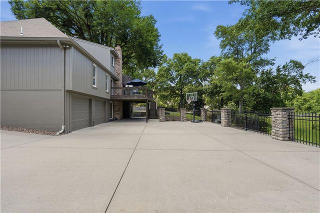 1704 NW Weatherstone Drive, Blue Springs, MO 64015
