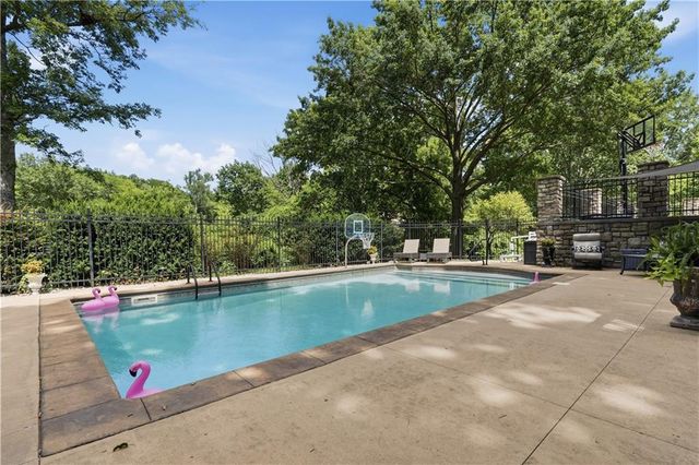 1704 NW Weatherstone Drive, Blue Springs, MO 64015