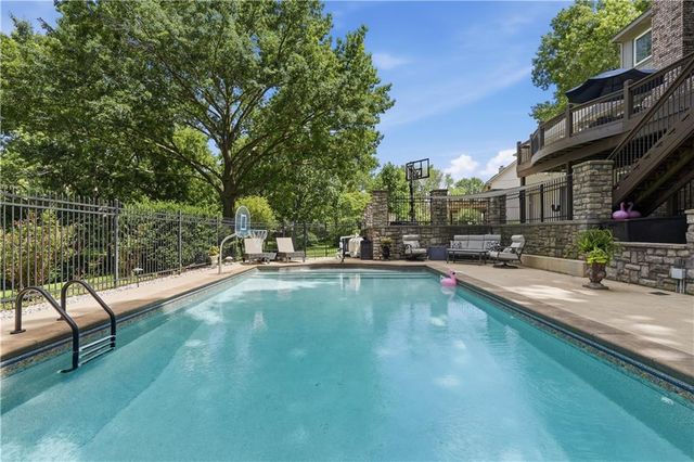 1704 NW Weatherstone Drive, Blue Springs, MO 64015