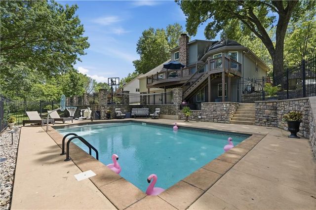 1704 NW Weatherstone Drive, Blue Springs, MO 64015