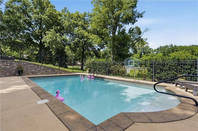 1704 NW Weatherstone Drive, Blue Springs, MO 64015