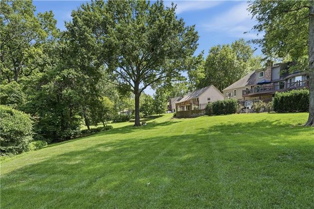 1704 NW Weatherstone Drive, Blue Springs, MO 64015