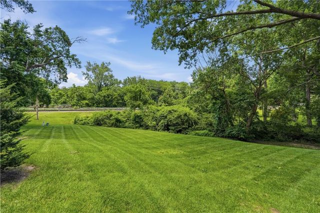 1704 NW Weatherstone Drive, Blue Springs, MO 64015