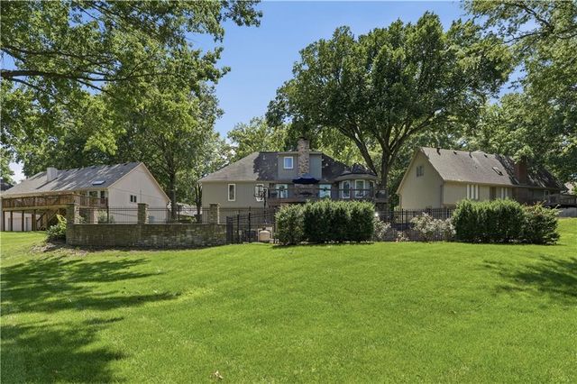 1704 NW Weatherstone Drive, Blue Springs, MO 64015