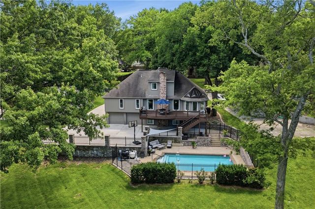1704 NW Weatherstone Drive, Blue Springs, MO 64015