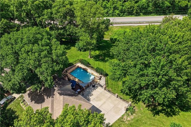1704 NW Weatherstone Drive, Blue Springs, MO 64015