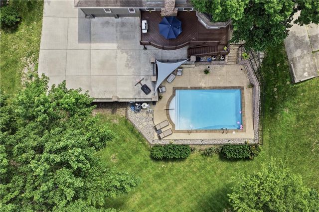 1704 NW Weatherstone Drive, Blue Springs, MO 64015