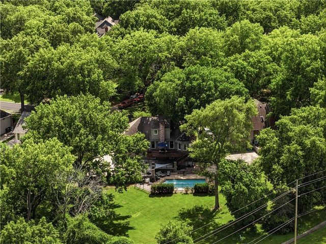 1704 NW Weatherstone Drive, Blue Springs, MO 64015