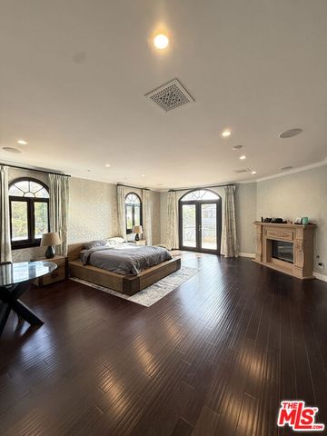 458 N Flores Street, Los Angeles, CA 90048