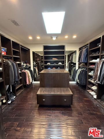 458 N Flores Street, Los Angeles, CA 90048