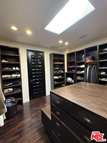 458 N Flores Street, Los Angeles, CA 90048