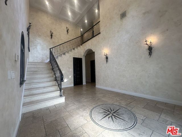 458 N Flores Street, Los Angeles, CA 90048