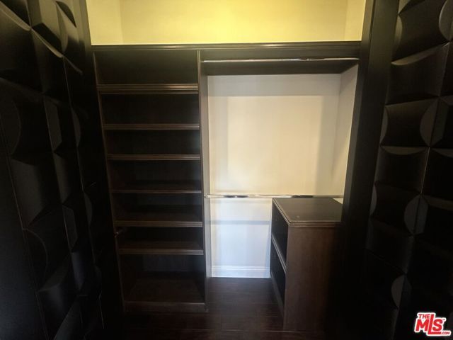 458 N Flores Street, Los Angeles, CA 90048