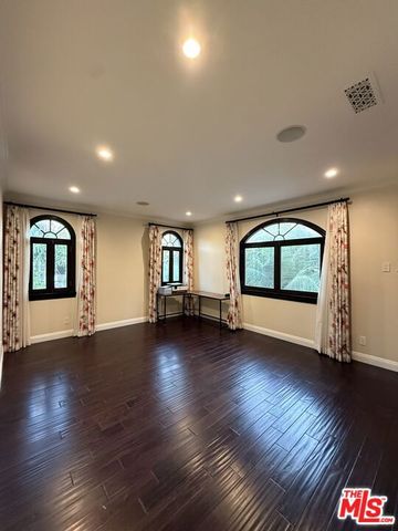 458 N Flores Street, Los Angeles, CA 90048