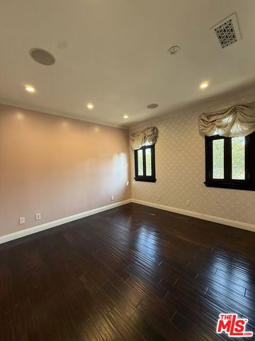 458 N Flores Street, Los Angeles, CA 90048