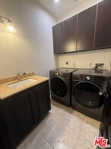 458 N Flores Street, Los Angeles, CA 90048