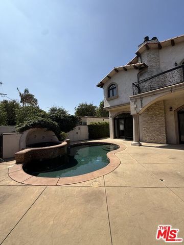 458 N Flores Street, Los Angeles, CA 90048