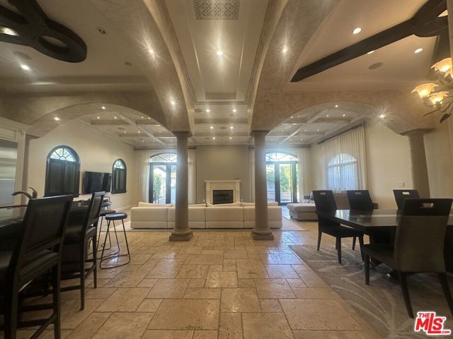 458 N Flores Street, Los Angeles, CA 90048