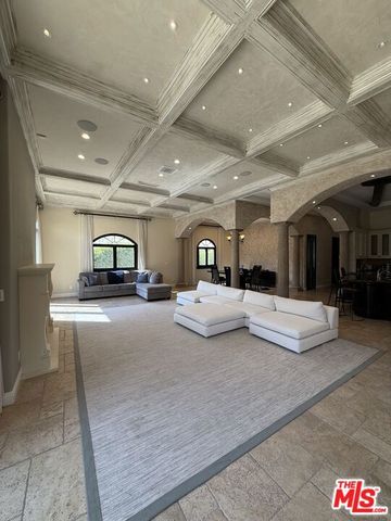 458 N Flores Street, Los Angeles, CA 90048