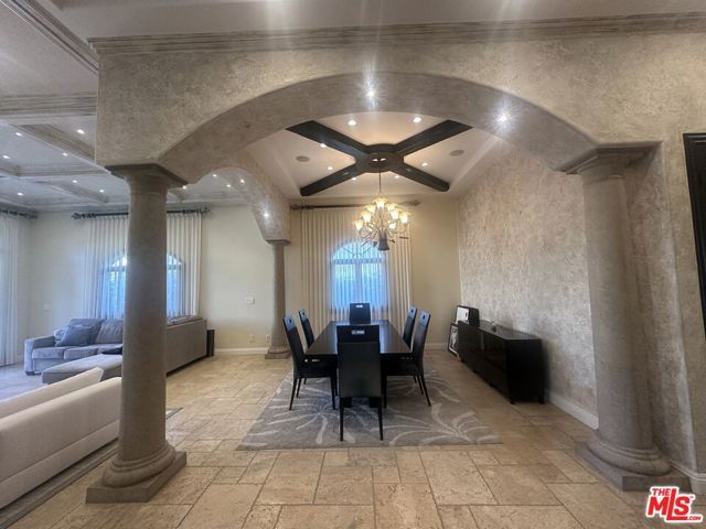 458 N Flores Street, Los Angeles, CA 90048