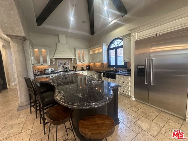 458 N Flores Street, Los Angeles, CA 90048