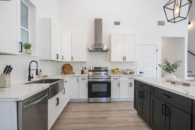 4 Huisache LN, Wimberley, TX 78676