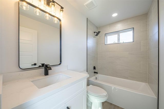 4 Huisache LN, Wimberley, TX 78676