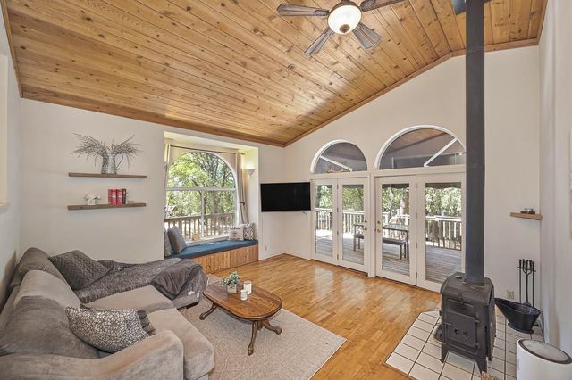 5271 Caprine Rd, Greenwood, CA 95635